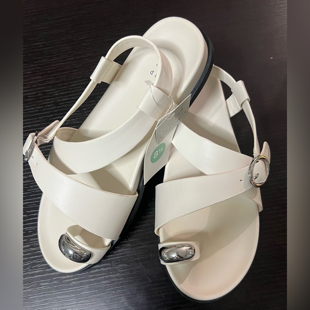 a new day White Buckle Toe-Loop Bone Platform Sandals Size 8.5